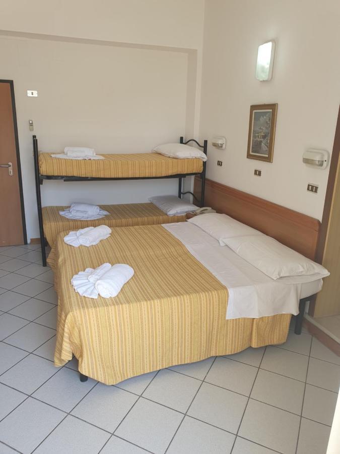 Hotel Venezia San Mauro Mare Номер фото