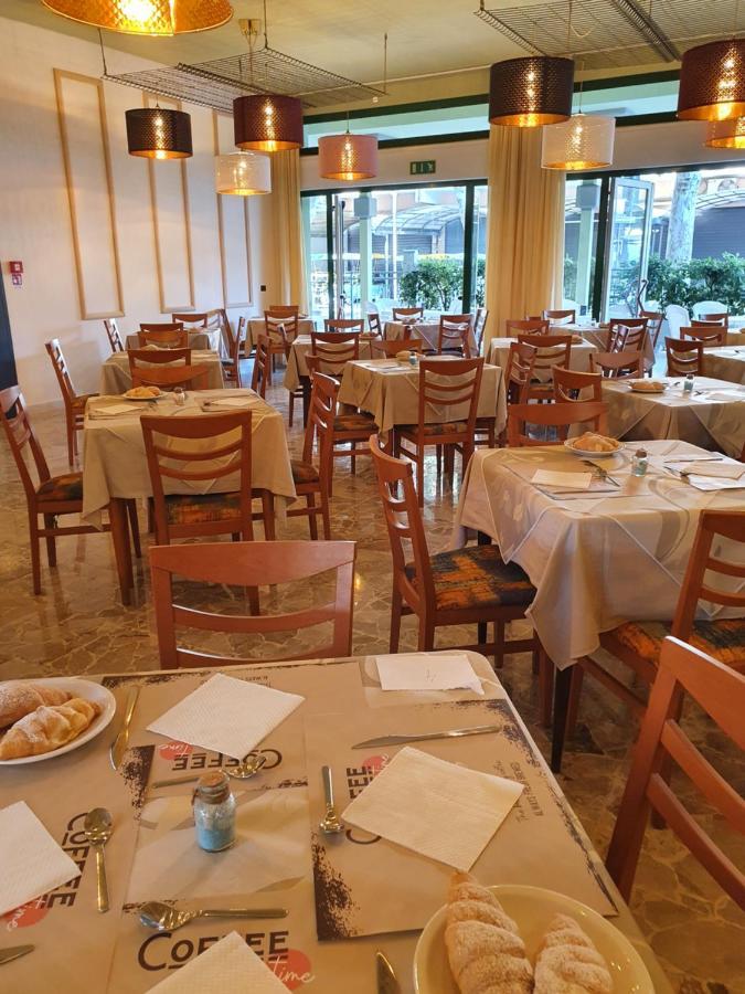 Hotel Venezia San Mauro Mare Экстерьер фото